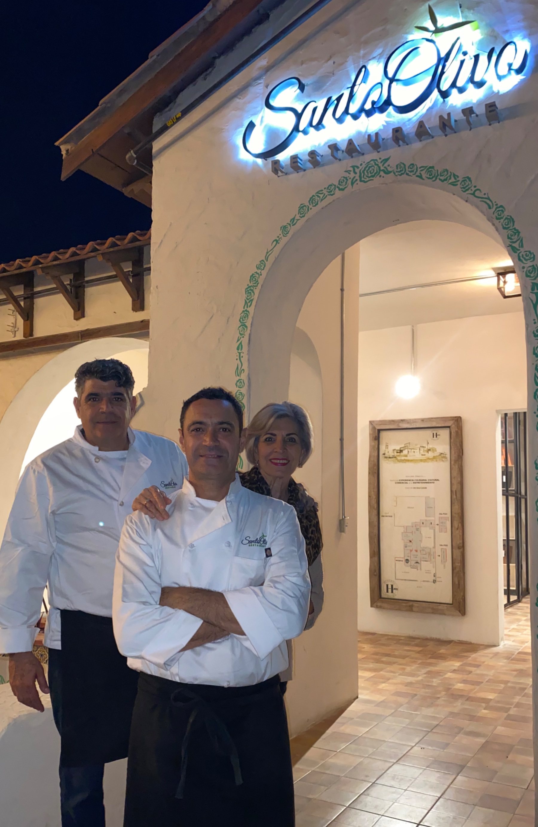Pizza a la leña servida en Santo Olivo, Hermosillo