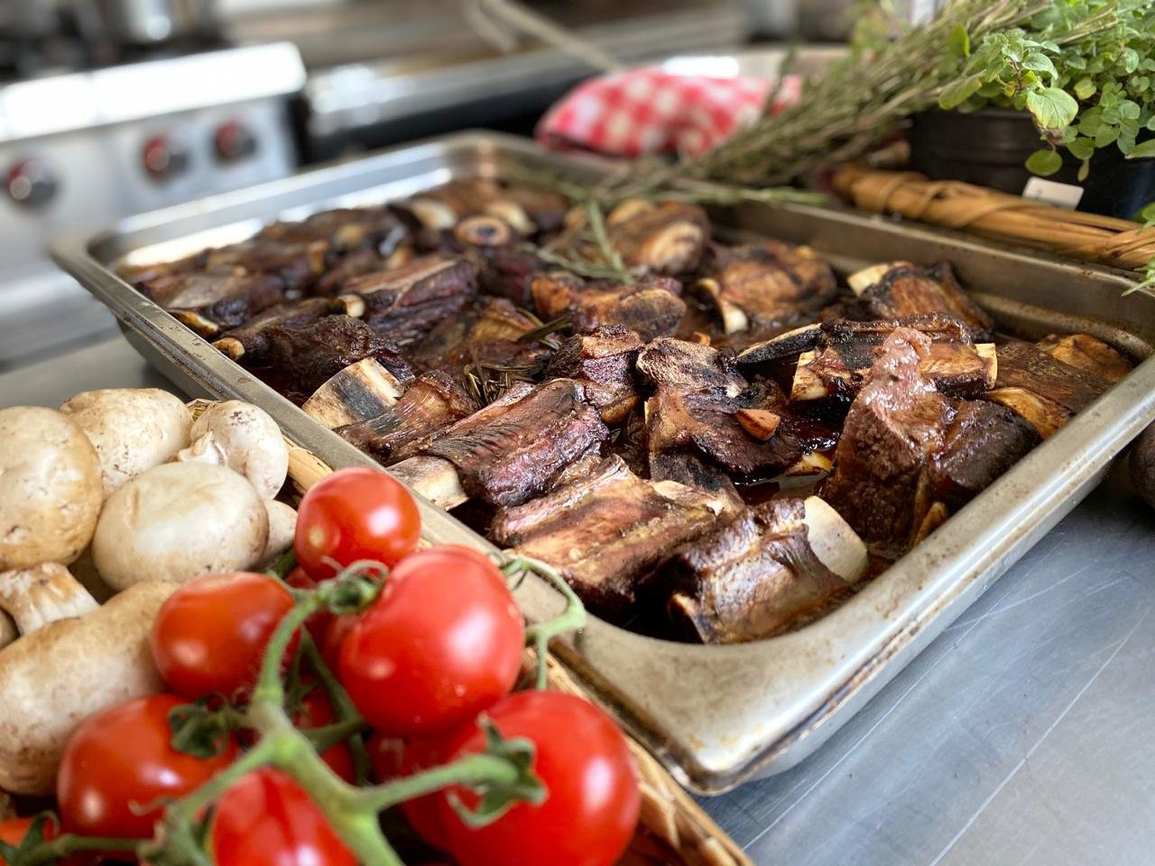 Costilla Cargada a la leña en Hermosillo: nació de una noche de desvelo